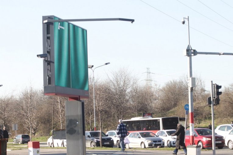 Bežanijska kosa, ulica Partizanske avijacije (kod crkve)