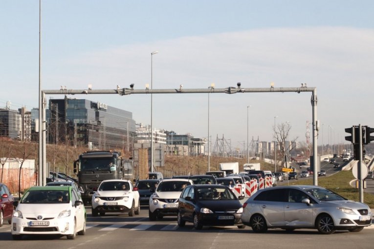 Bulevar heroja sa Košara, Novi Beograd (kod mosta na Adi)