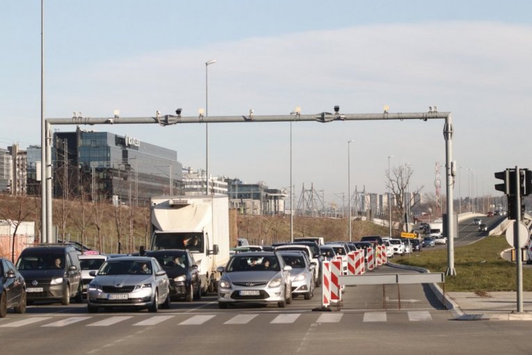 Bulevar heroja sa Košara, Novi Beograd (kod mosta na Adi)