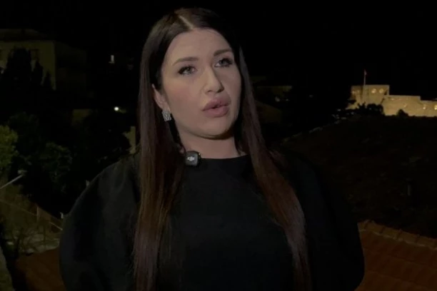 OPERISANA NAŠA POZNATA PEVAČICA, OBJAVLJENA PRVA FOTOGRAFIJA: Ova greška ju je skupo koštala! (FOTO)