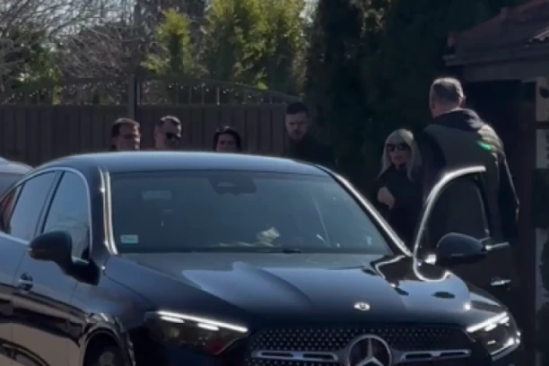 PRVI SNIMAK SUZANE JOVANOVIĆ NA DAN POMENA SAŠI POPOVIĆU: Pogledjate u kakvom smo je stanju zatekli! (VIDEO)