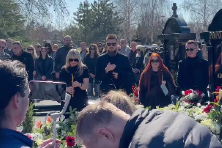 POTRESNO! Sveštenik započeo OPELO, Suzana na prve reči MOLITVE zajecala!