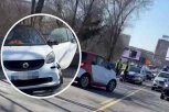UDES NA BRANKOVOM MOSTU! Smart udario u ogradu - STVARA SE GUŽVA KA CENTRU GRADA! (VIDEO)