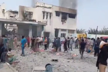 MAJKE VRIŠTE OD BOLA, OČEVI NEMI I U SUZAMA: Čak 57 učenica ubijeno u masakru u osnovnoj školi! (VIDEO)