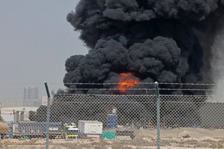 "BEŽITE, UMREĆEMO"! Jeziv snimak sa ulica Katara! Prolaznici uočili iransku raketu kako pada na grad, pa TRČALI KOLIKO IH NOGE NOSE (VIDEO)