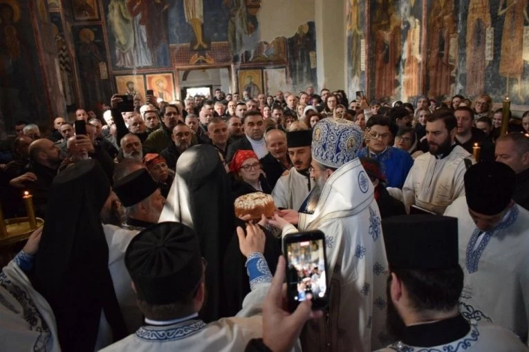 EVO ZAŠTO SU SE REKE VERNIKA IZ CELE SRBIJE DANAS SLILE U STUDENICU: Sila koja spaja prošlost, sadašnjost i budućnost srpskog naroda (FOTO)