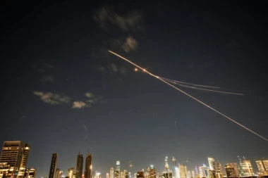 IZNENADA SE OTVARA NAJOPASNIJI AERODROM NA SVETU! Dok rakete lete oko njega, država želi da PUTNICI UĐU U AVIONE?