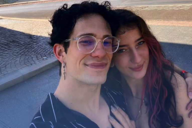 Ovo je devojka frontmena grupe Lavina