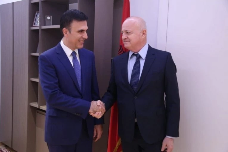 IMA NEKA TAJNA VEZA: Nenadić "progledao" u Albaniji i čim se vratio naredio da se optužuje za Generalštab