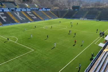 STRAVIČAN PRIZOR: Golman Kabela doživeo neviđenu nesreću - pogledajte kako je pao! (VIDEO)