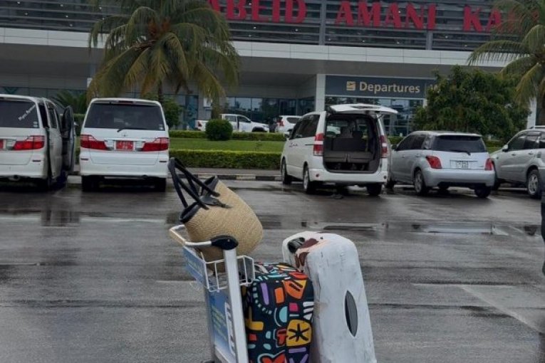 Srbi zarobljeni na aerodromu