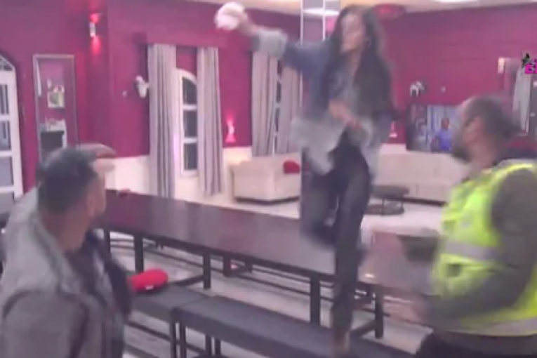 Anastasija i Boginja napale Boru Santanu