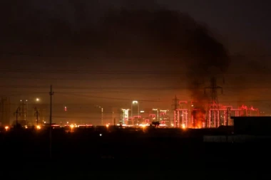 ODJEKUJU EKSPLOZIJE U BLIZINI IRAČKOG AERODROMA "ERBIL"! Nebo gori iznad aerodroma, rakete i dronovi sevaju ka američkom konzulatu! (VIDEO)