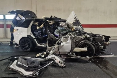 STRAVIČNE SLIKE NESREĆE NA AUTO-PUTU MILOŠ VELIKI! Vozač izgubio kontrolu, pa se u tunelu zakucao u zid! DŽIP POTPUNO SMRSKAN! (FOTO)