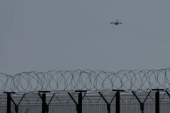 RAKETE POGODILE AVIONE NA AERODROMU U TEL AVIVU: Tri letelice uništene, jedna zapaljena do neprepoznatljivosti