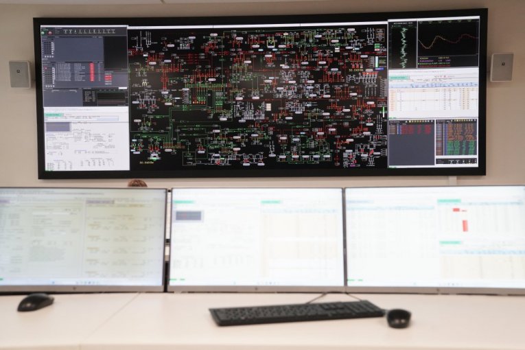 Vučić obišao dispečerski centar EMS