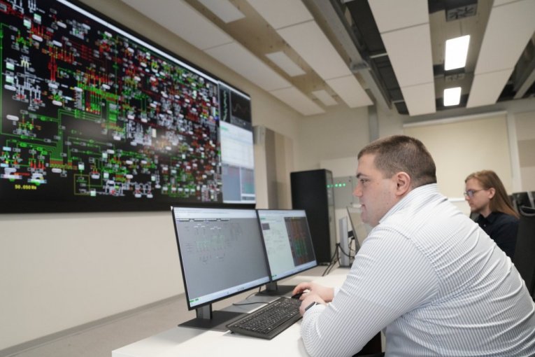 Vučić obišao dispečerski centar EMS