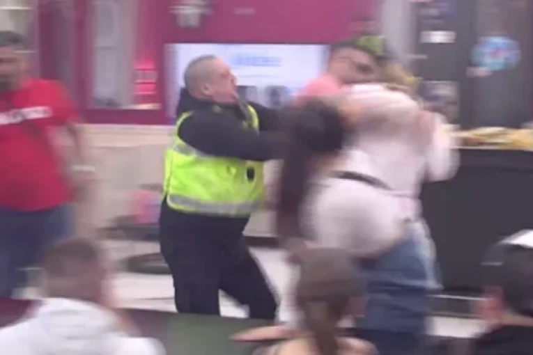 ANELI DEMOLIRALA ELITU, OBEZBEĐENJE JE OBORILO: Ahmićeva PODIVLJALA kao nikad, HITNO prekinut program!