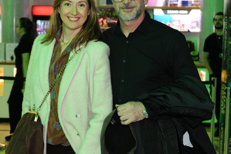 Glumci iz serije "Izvor"