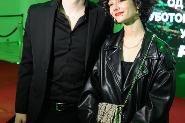 Glumci iz serije "Izvor"