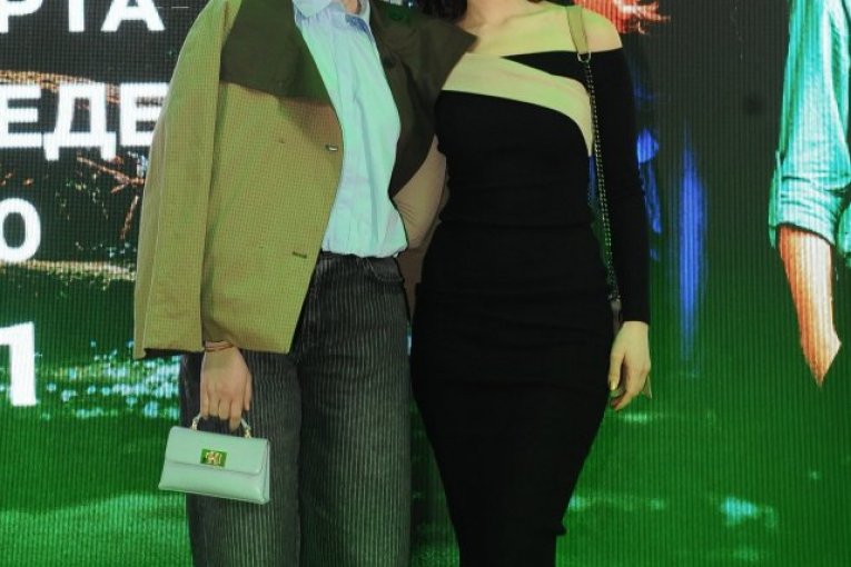 Glumci iz serije "Izvor"