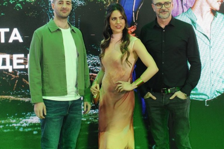 Glumci iz serije "Izvor"