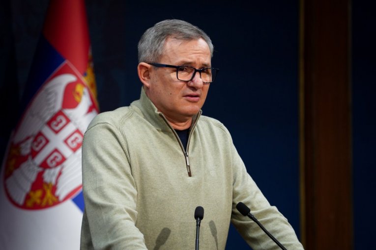 NAJUGROŽENIJIM POLJOPRIVREDNICIMA BIĆE POVEĆANA OTKUPNA CENA MLEKA, A EVO I ZA KOLIKO! Ovo je rezultat pregovora mlekara sa ministrom Glamočićem! (FOTO, VIDEO)