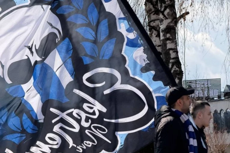 SPEKTAKL U NOVOM PAZARU: Zvezda stiže Lalatu "na noge", nema igla gde da padne u gradu pokraj Jošanice! (FOTO)