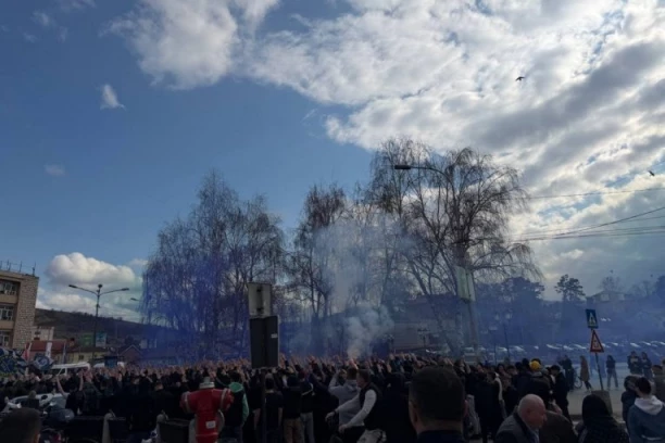 JEZIVE SCENE: Poslušajte šta pevaju navijači Novog Pazara pred meč sa Zvezdom - SRAMOTA! (VIDEO)