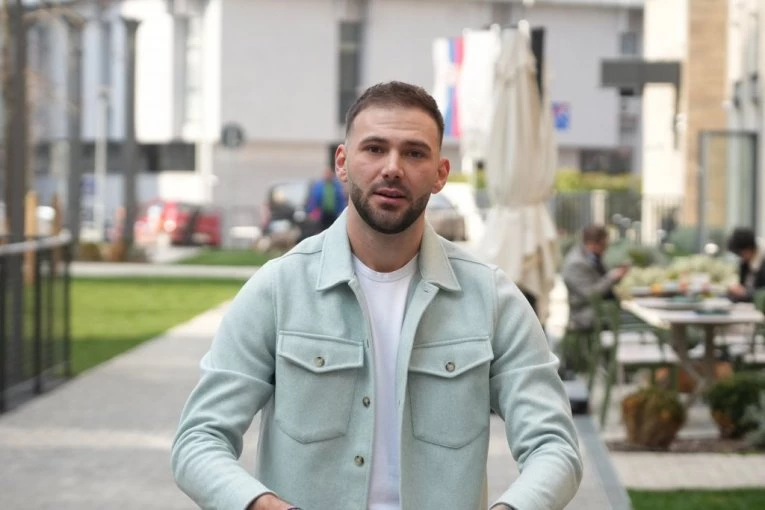 "NIJE MI LJUBAVNICA! TO MI JE DEVOJKA!" Oženjeni Marko Gačić ŠOKIRAO REGION! Evo što se dešava sa decom koje mu je rodila PREVARENA Goga (VIDEO)