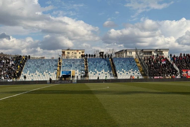 JOŠ JEDAN HAOS NAKON ODLASKA DELIJA: Navijači Novog Pazara se međusobno tukli na ulicama grada! (VIDEO)