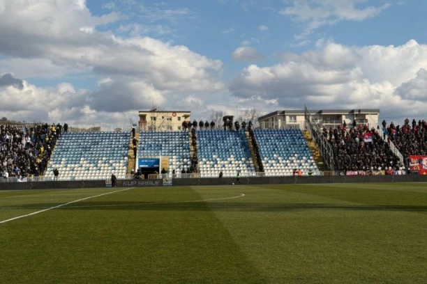 JOŠ JEDAN HAOS NAKON ODLASKA DELIJA: Navijači Novog Pazara se međusobno tukli na ulicama grada! (VIDEO)