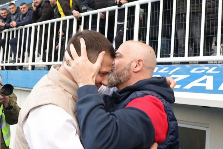 NIJE SAMO TENZIJA: Pogledajte najlepšu scenu s početka meča Pazar - Zvezda! U glavnim ulogama Stanković i Lalatović! (FOTO, VIDEO)