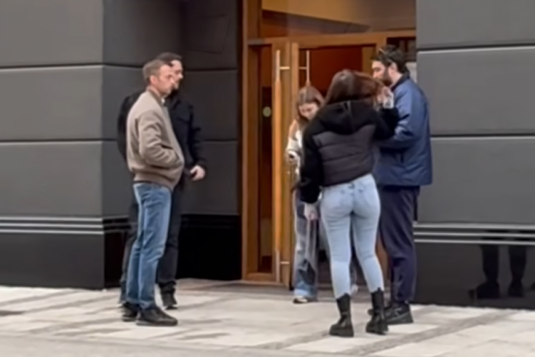 Igor Kojić i Rade Ćosić napustili zgradu u kojoj živi Milica Todorović sa sinom