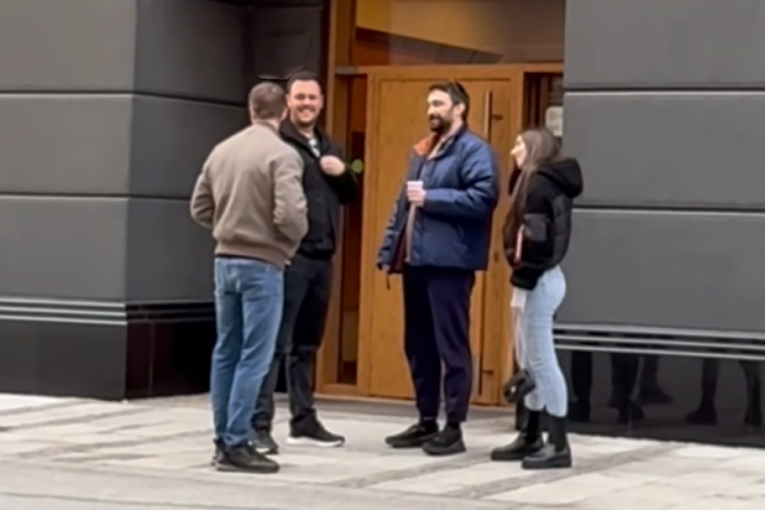 Igor Kojić i Rade Ćosić napustili zgradu u kojoj živi Milica Todorović sa sinom