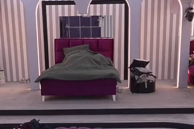 SKANDALČINA! BEBICA I TEODORA ZADOVOLJILJI JEDNO DRUGO! Nisu im smetala svetla i ostali učesnici "Elite 9"!