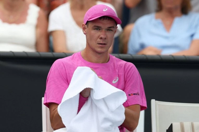 SUSPENDOVAN ZBOG DOPINGA NA VIŠE OD GODINU DANA! Novakov rival burnu prošlost, a Đokovića obožava!