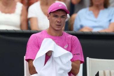 SUSPENDOVAN ZBOG DOPINGA NA VIŠE OD GODINU DANA! Novakov rival burnu prošlost, a Đokovića obožava!