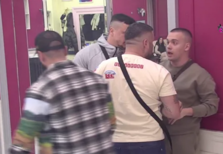 MOMENTALNI PREKID PROGRAMA! Asmin NASRNUO na Daču, pribio ga uz zid, jedva ih OBUZDALI! (FOTO)