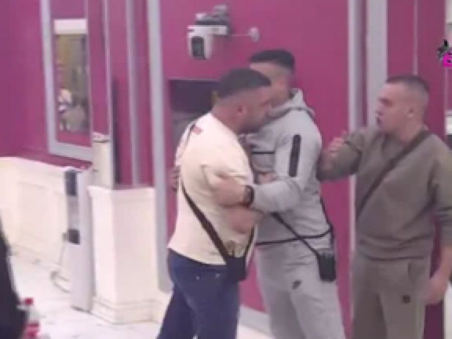 MOMENTALNI PREKID PROGRAMA! Asmin NASRNUO na Daču, pribio ga uz zid, jedva ih OBUZDALI! (FOTO)