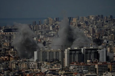 IZRAELSKI AVIONI NAMERNO PLAŠE STANOVNIKE BEJRUTA: Piloti im bacaju LETKE i ispuštaju bizarne zvuke