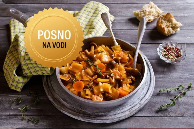 KISELI KUPUS I PASULJ KAKO SU SPREMALE BAKE: Posno na vodi, a zapečeno u rerni - jelo koje zasiti celu porodicu