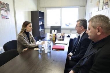 ISPUNJENO PREDSEDNIKOVO OBEĆANJE! Ministarka Mesarović posetila kompaniju Jumko u Rudnoj Glavi i najavila novi konkurs! (FOTO)