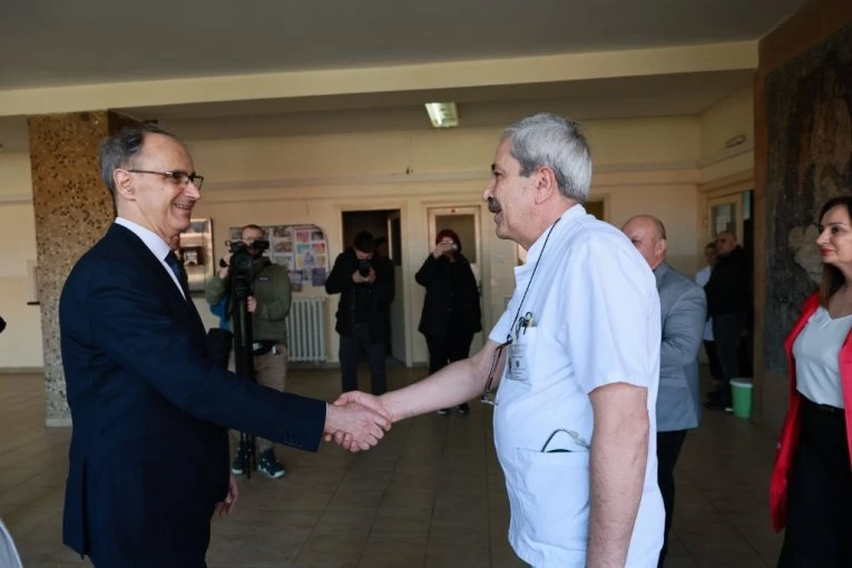 POČINJE PRVA FAZA REKONSTRUKCIJE DOMA ZDRAVLJA! Đuro Macut posetio Knjaževac! (FOTO)