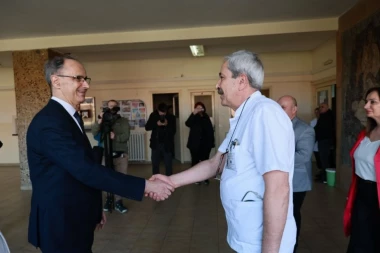 POČINJE PRVA FAZA REKONSTRUKCIJE DOMA ZDRAVLJA! Đuro Macut posetio Knjaževac! (FOTO)