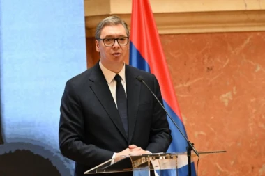 MOĆNA PORUKA ODUŠEVILA GRAĐANE SRBIJE! Predsednik Vučić pravo u metu: NEĆE NAS SLOMITI – SAČUVAĆEMO MIR! (VIDEO)