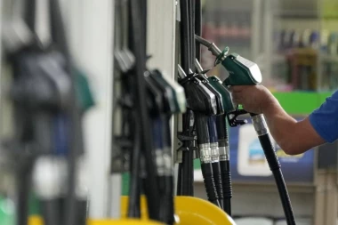 GRAĐANE UHVATILA PANIKA, SVI ŽURE NA PUMPE! Najavljena nestašica u Crnoj Gori, derivati skočili za 30 odsto!