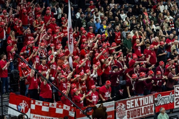 SPORTISSIMO U MINHENU: Dok Bajern gostuje Zvezdi, pogledajte šta rade navijači u Bavarskoj (VIDEO)