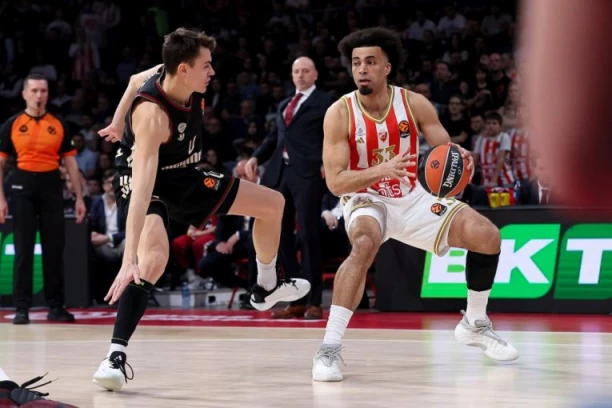 NEVEROVATNA TROJKA BATLERA: Bajern nosi +7 na poluvremenu!