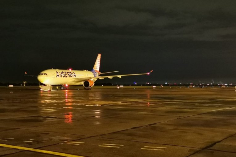 PLANE WITH SERBS FROM DUBAI LANDED AT BELGRADE AIRPORT! Among 262 passengers and 14 babies!